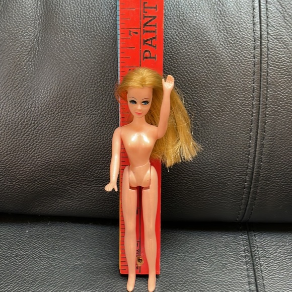 Dawn Topper Doll with Outfit and Boots - Picture 4 of 8